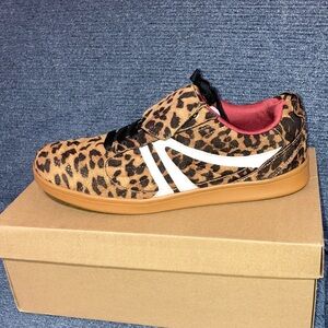 Steve Madden Madrid leopard print size 10 womens shoes